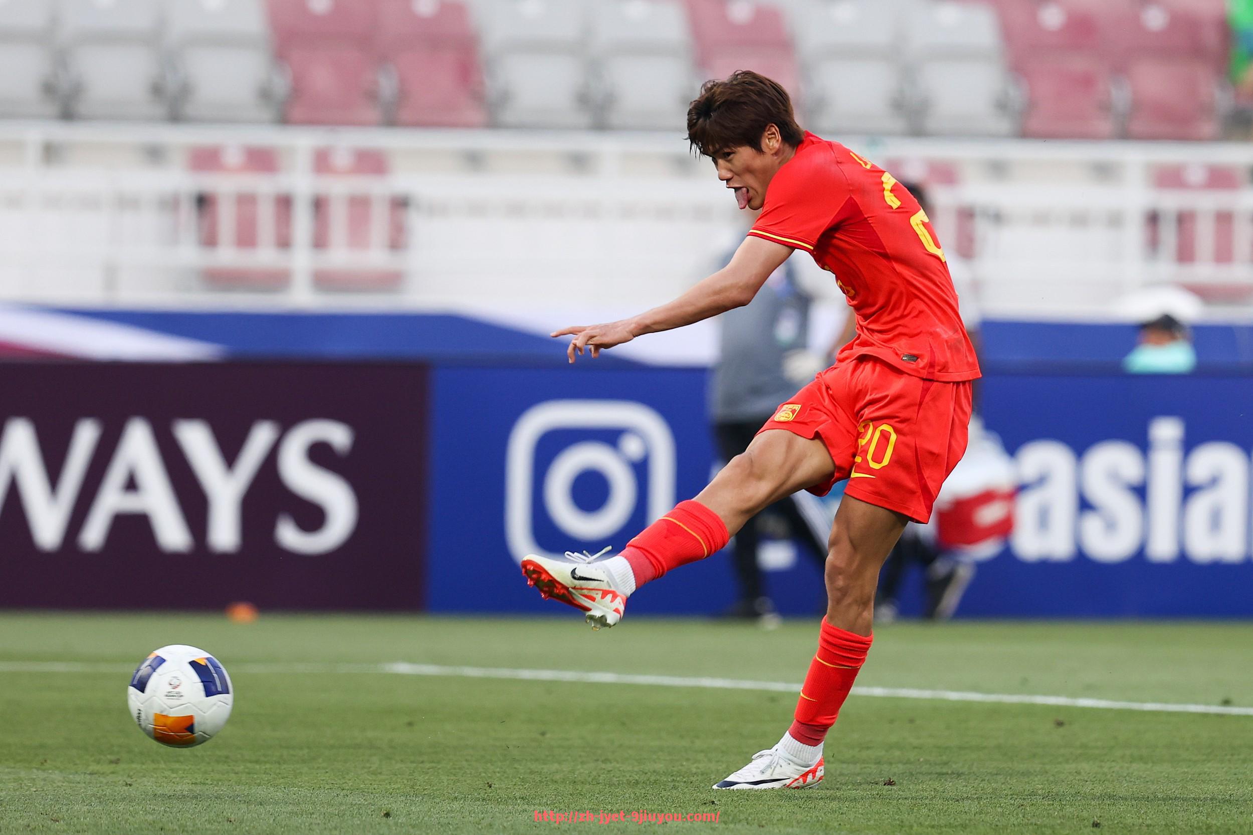 jiuyou九游娱乐-英超宝贝与球员关系及联赛文化侧写