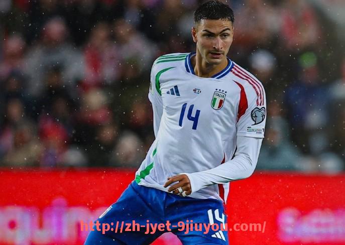 jiuyou九游娱乐-英超联赛中的知名足球运动员及其成就介绍